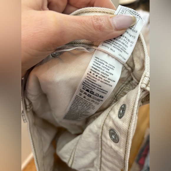 100% cotton Levi’s Cinch barrel Women's Cream Jeans - Picture 6 of 9